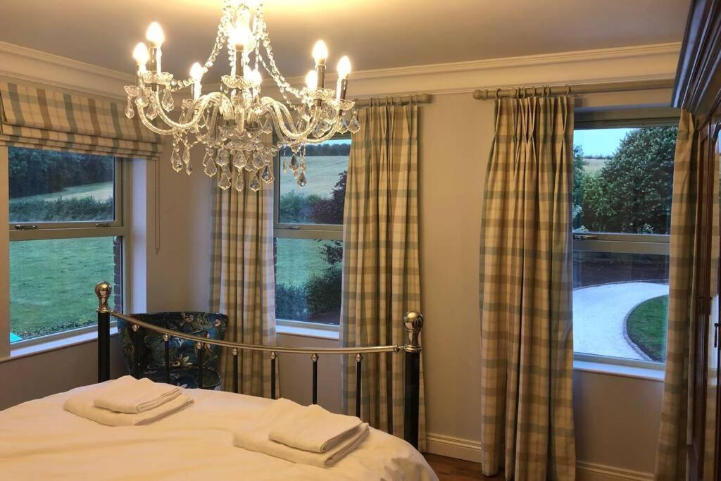 Ballyheifer House - A Beautiful 5 Bedroom Home. Махерафелт Екстериор снимка
